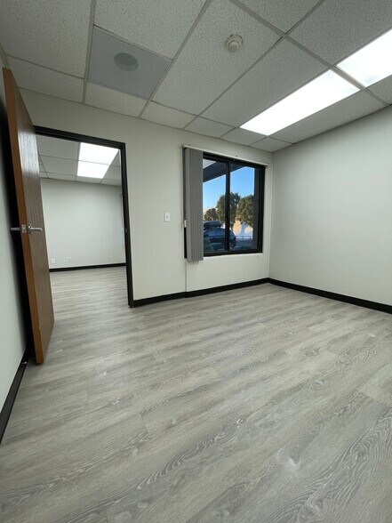 More Photos Of 955-969 N Eckhoff St, Orange Warehouse For Lease