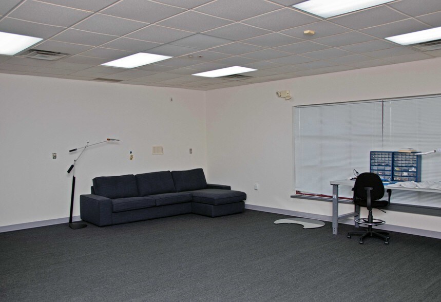 More Photos Of 3051 Delta Marine Dr, Reynoldsburg Light Manufacturing For Sale