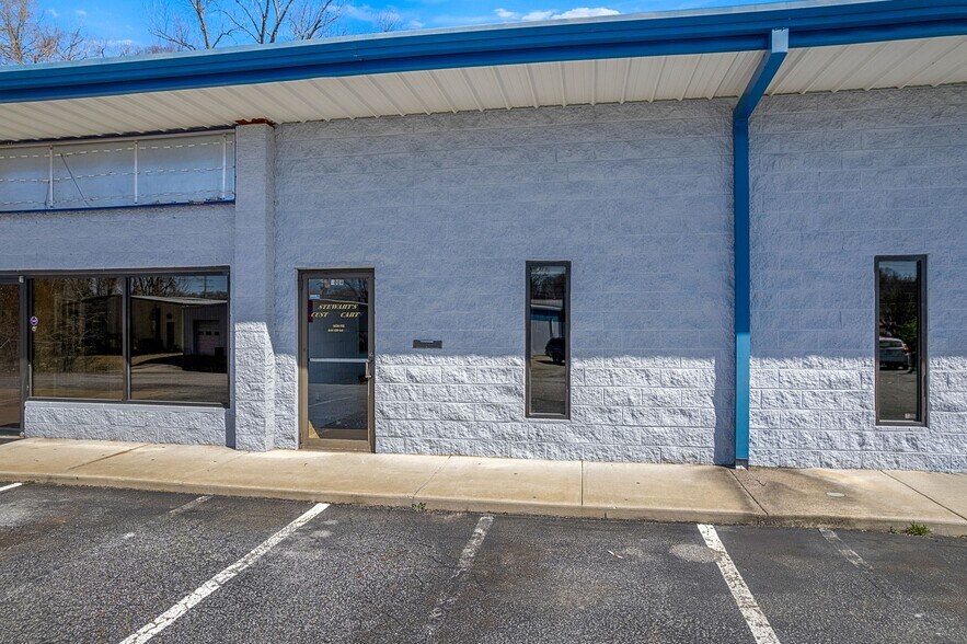 More Photos Of 100 Hillcrest Dr, Laurens General Retail For Lease