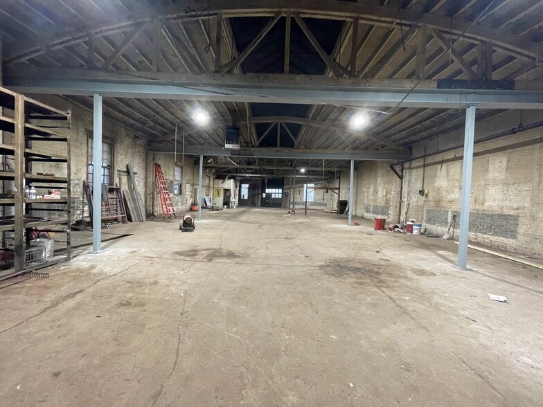 More Photos Of 3162 W Grand Ave, Chicago Warehouse For Lease