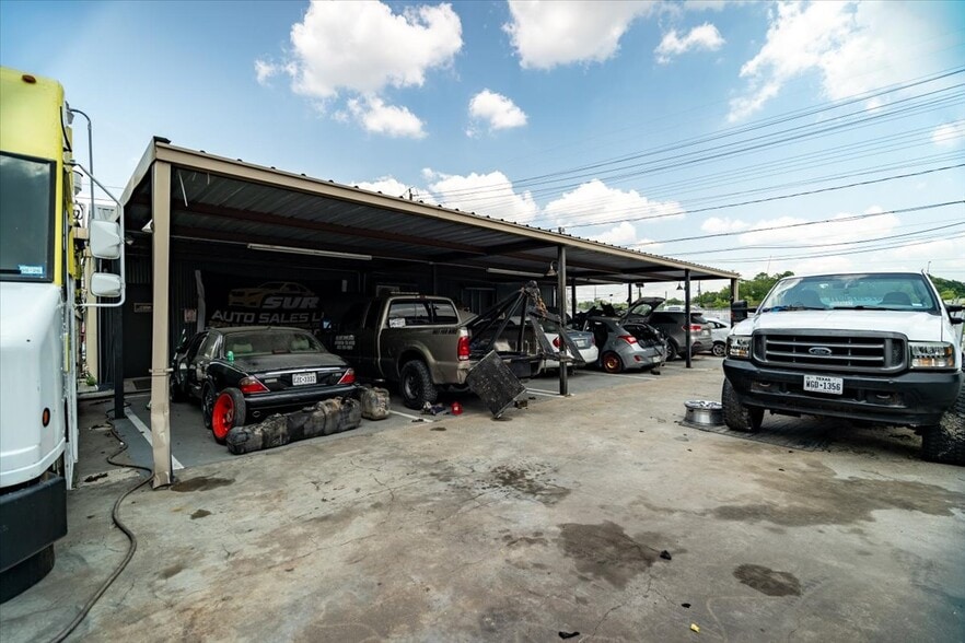 More Photos Of 12969 W Hardy Rd, Houston Warehouse For Sale