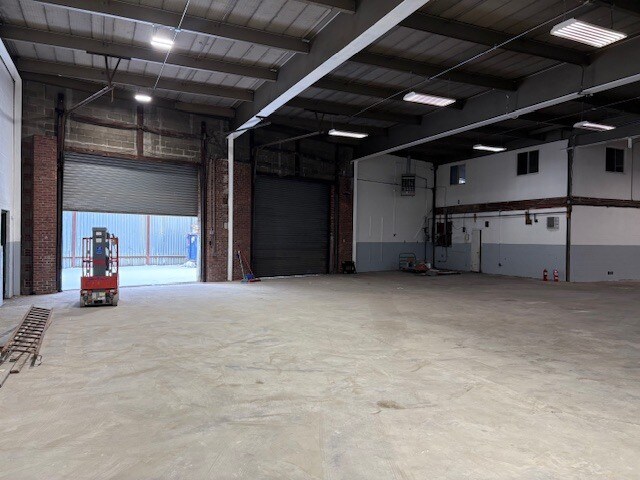 More Photos Of 18762-18772 Hollis Ave, Hollis Warehouse For Lease