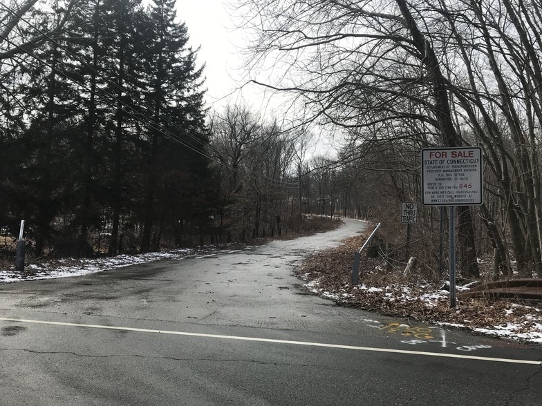 Fort Shantok Rd CT Rte 2A  