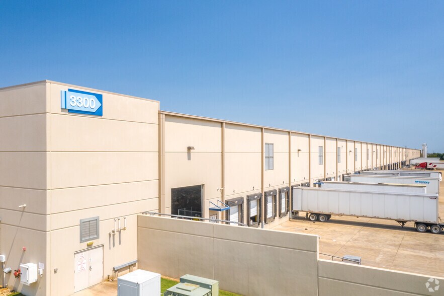 More Photos Of 3300 Wood Dr, Garland Warehouse For Lease