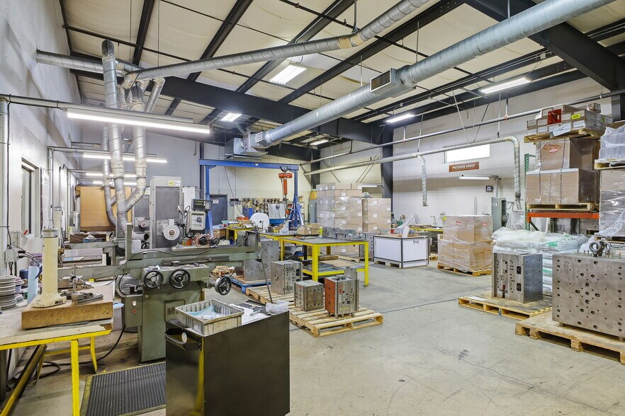 More Photos Of 315 N Park Dr, San Antonio Warehouse For Sale