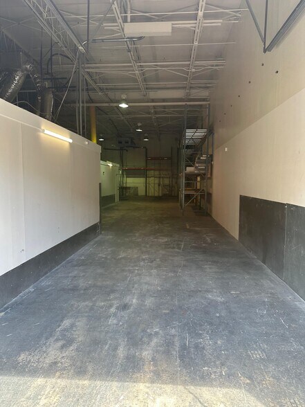 More Photos Of 1157-1161 NW 159th Dr, Miami Warehouse For Lease