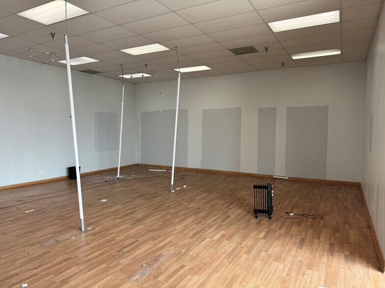 More Photos Of 7000 S Pulaski Rd, Chicago Freestanding For Lease