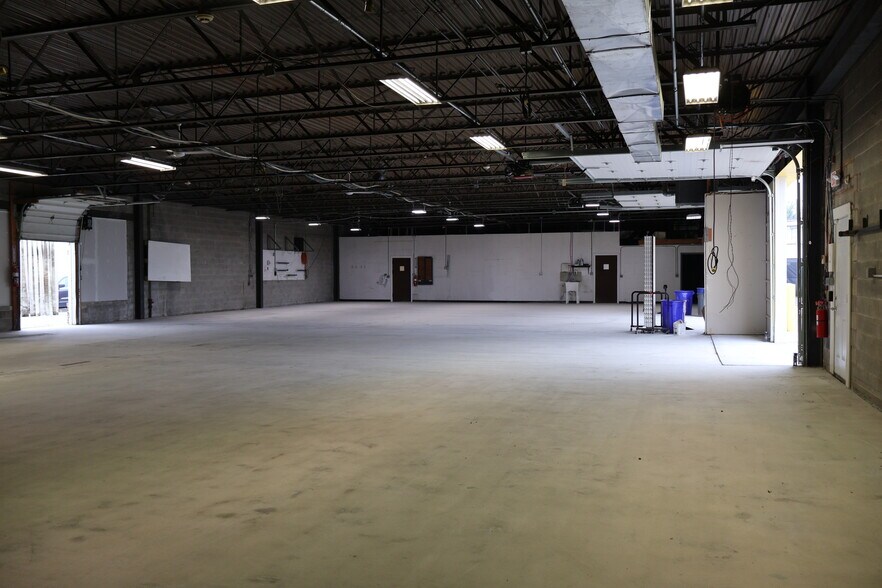 More Photos Of 916 S 18th St, Harrisburg Warehouse For Lease