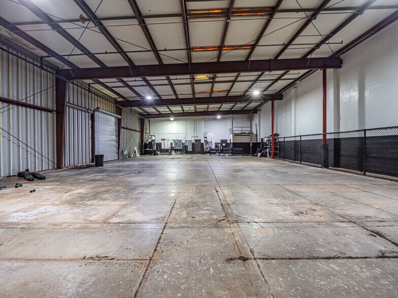 More Photos Of 1016 W Church St, Orlando Showroom For Lease