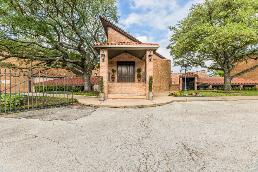 More Photos Of 6303 Beverlyhill St, Houston Lodge Meeting Hall For Sale