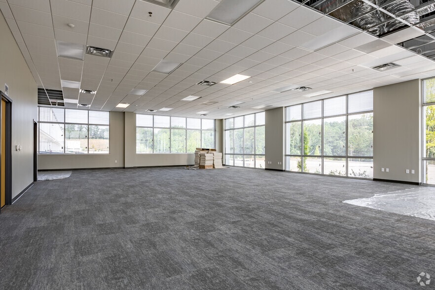 More Photos Of 545 Lake Careco Rd, Austell Distribution For Lease