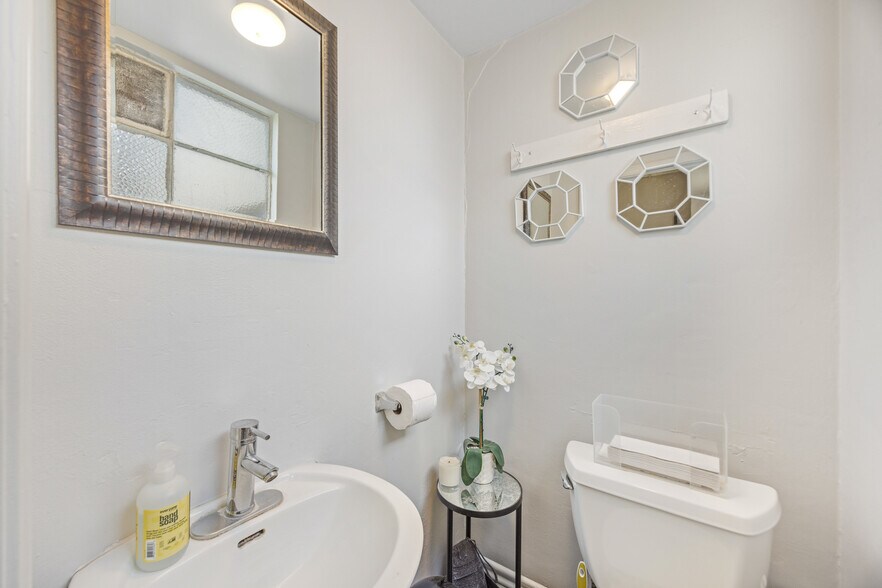 More Photos Of 201 Western Ave, Petaluma Storefront Retail Office For Sale