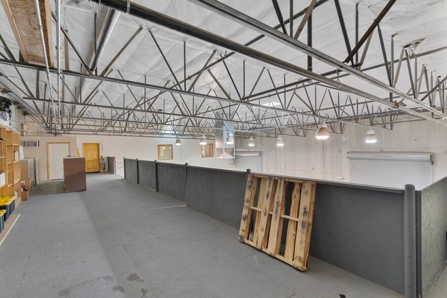 More Photos Of 4690 W Post Rd, Las Vegas Warehouse For Lease