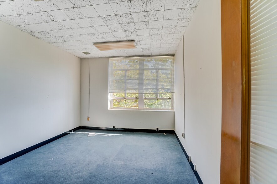 More Photos Of 800 Livermore St, Yellow Springs Research And Development For Sale
