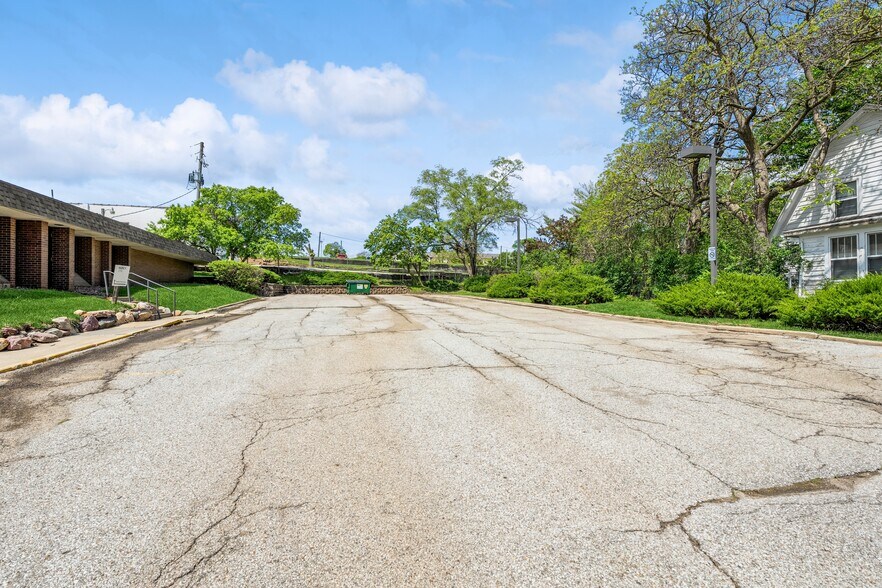 More Photos Of 303 University Ave, Des Moines Medical For Sale