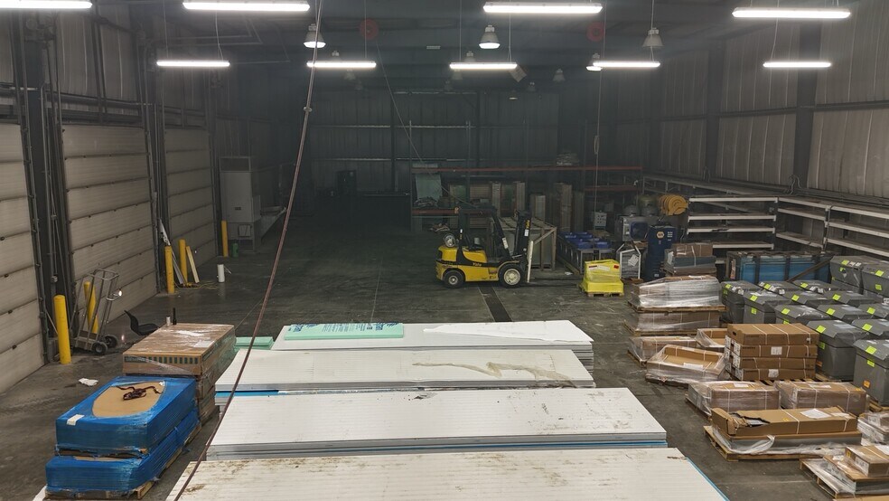 More Photos Of 2404 U St, Bedford Industrial For Sale