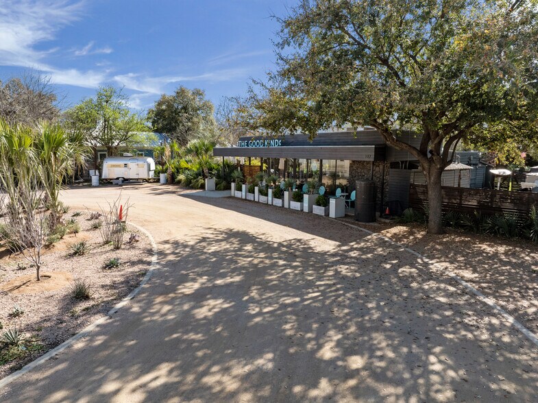 More Photos Of 1127 S St Marys St, San Antonio Restaurant For Sale