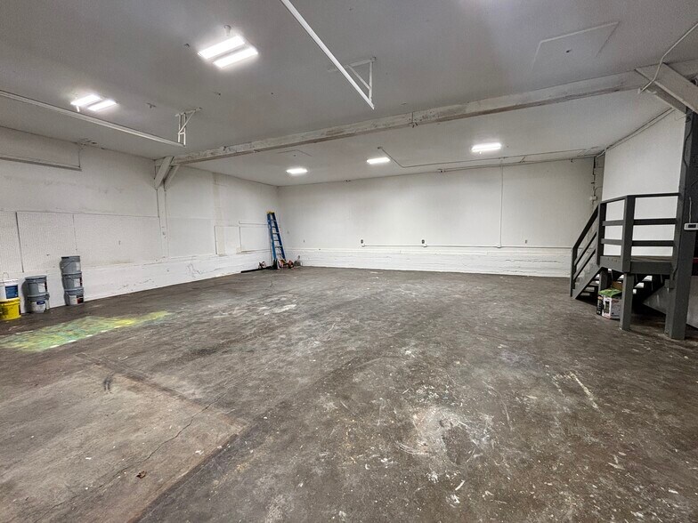 More Photos Of 446 McClaine St, Silverton Warehouse For Lease