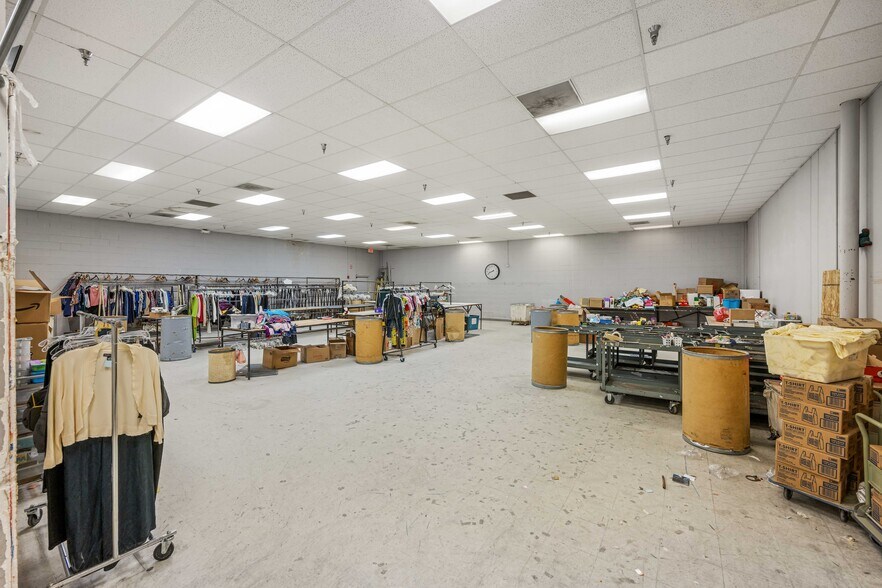 More Photos Of 44201-44247 N 10th St W, Lancaster Unknown For Lease