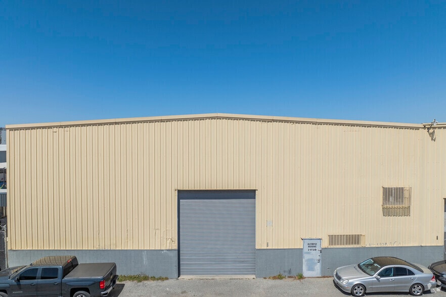 More Photos Of 2225 McKinnon Ave, San Francisco Warehouse For Sale