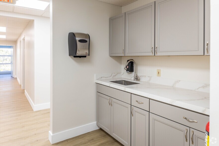 More Photos Of 2600 Quantum Blvd, Boynton Beach Office For Lease