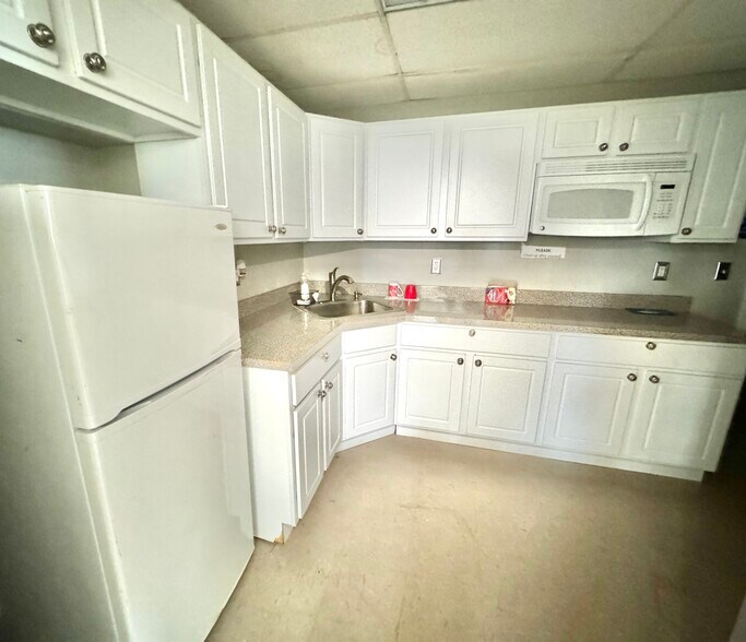 More Photos Of 8274 Telegraph Rd, Odenton Freestanding For Lease