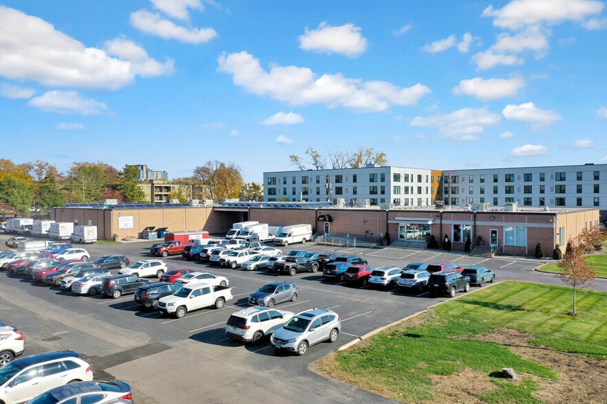 More Photos Of 4200-4250 76th St W, Edina Light Distribution For Sale