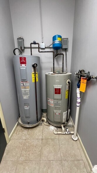 More Photos Of 3750 Virginia Beach Blvd, Virginia Beach General Retail For Lease