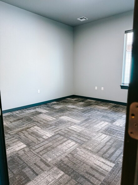 More Photos Of 8900 NW Silver Hill Dr, Oklahoma City Office For Lease