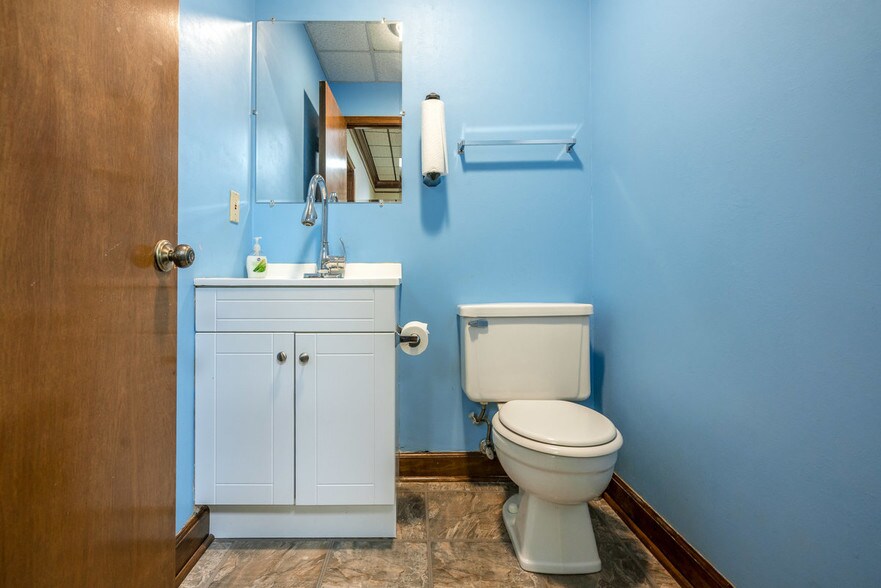 More Photos Of 10351-10361 Linn Station Rd, Louisville Office For Sale
