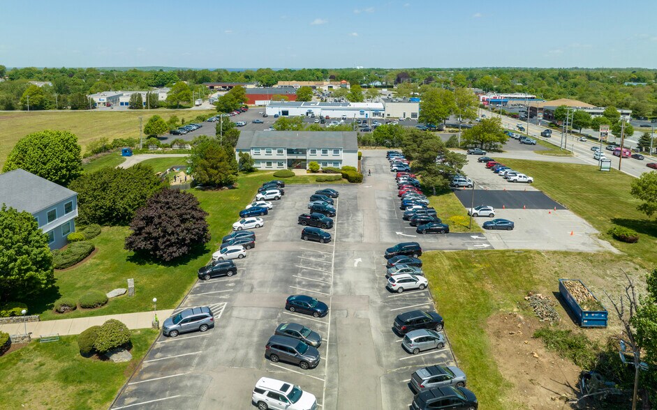 More Photos Of 1272 W Main Rd, Middletown Unknown For Lease