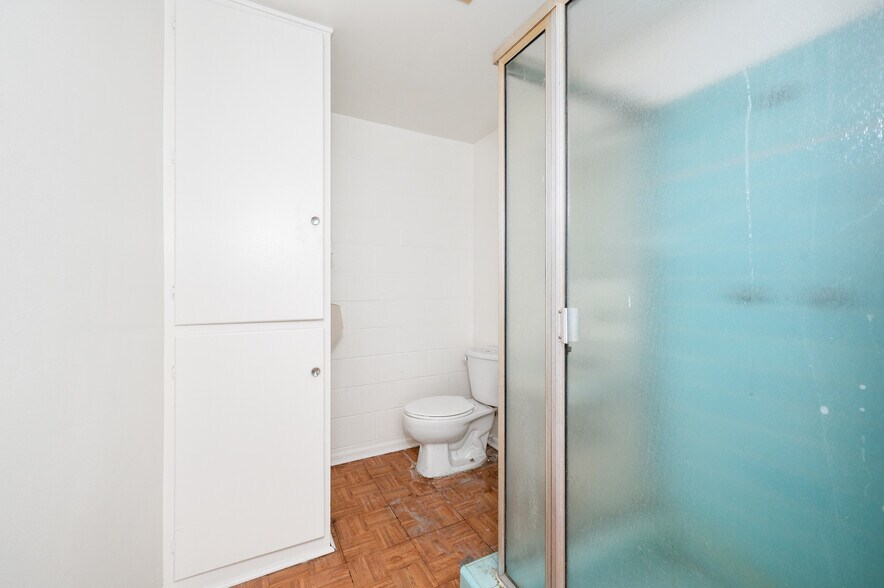 More Photos Of 3579 Gage Ave, Bell Medical For Sale