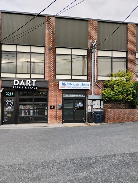 More Photos Of 205 S Liberty St, Harrisonburg General Retail For Lease