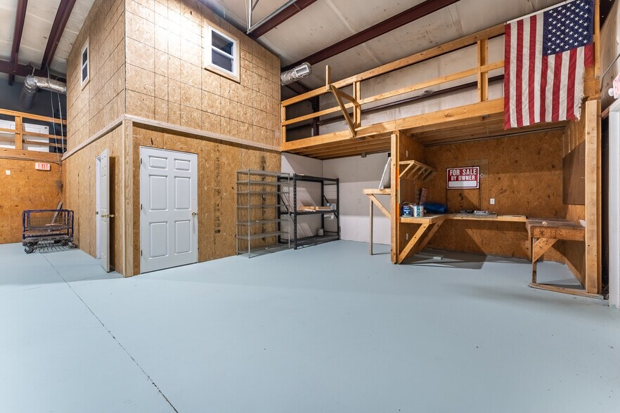 More Photos Of 160 Oldham Dr, Bella Vista Light Distribution For Sale