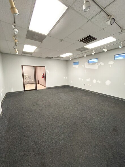 More Photos Of 840 Lakeside Dr, Mobile Warehouse For Lease