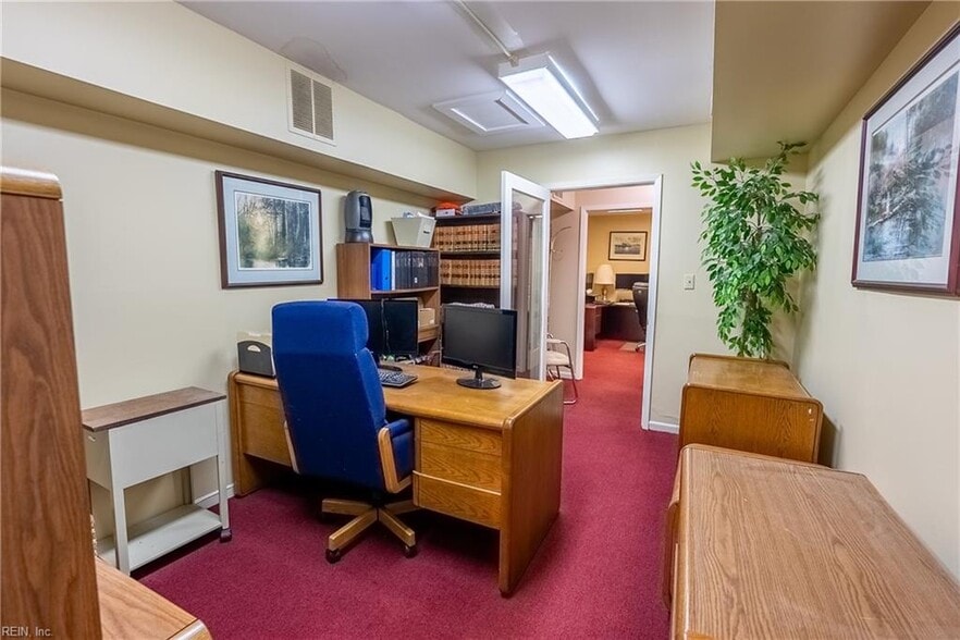 More Photos Of 7002 George Washington Memoria Hwy, Gloucester Office For Sale