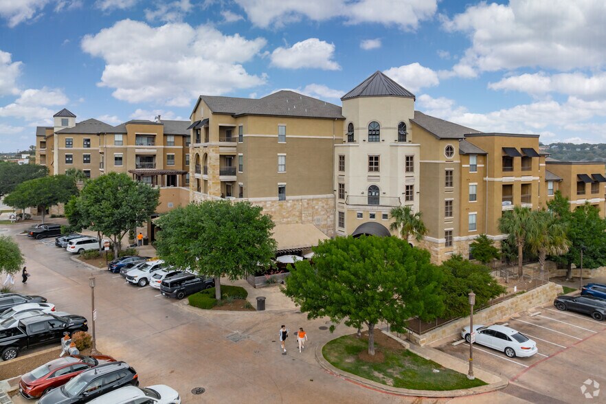 More Photos Of 300 E Basse Rd, San Antonio Apartments For Lease
