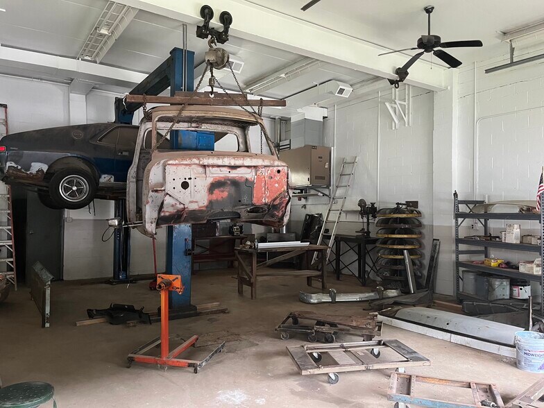 More Photos Of 1235 Evergreen Rd, Pittsburgh Auto Repair For Sale