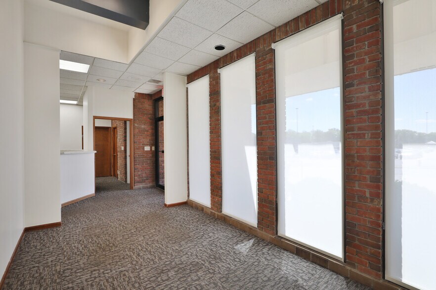 More Photos Of 1600 Sheridan Dr, Lancaster Medical For Sale