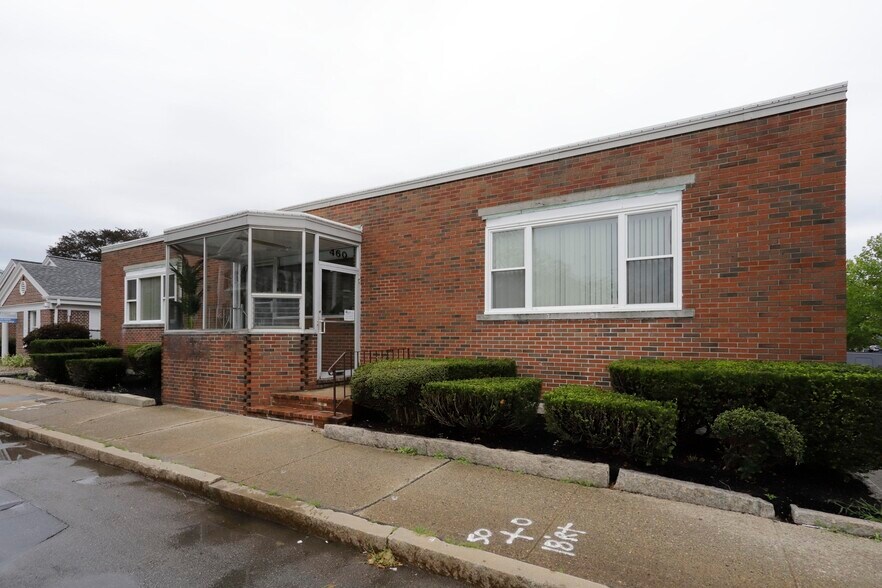 More Photos Of 460 County St, New Bedford Office For Lease