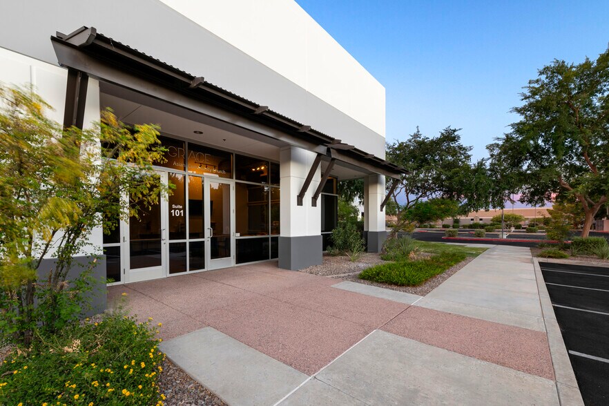 More Photos Of 15210 S 50th St, Phoenix Office For Lease