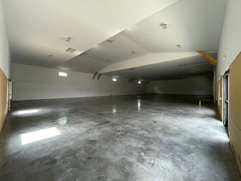 More Photos Of 975 Sawtooth Oak Cir, Harrisonburg Warehouse For Lease