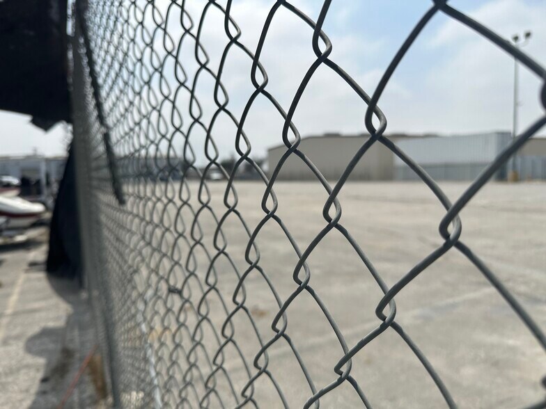 More Photos Of 15176 Whittram Ave, Fontana Service For Lease