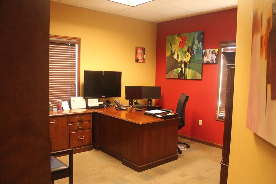 More Photos Of 1401 Financial Park, Carbondale Office For Sale