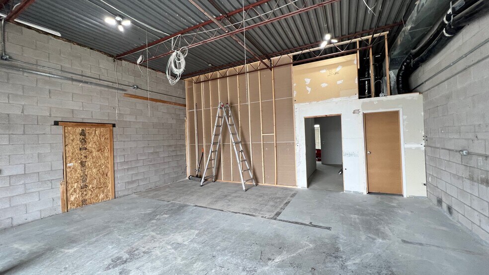 More Photos Of 1247 36th Ave NE, Calgary Warehouse For Lease