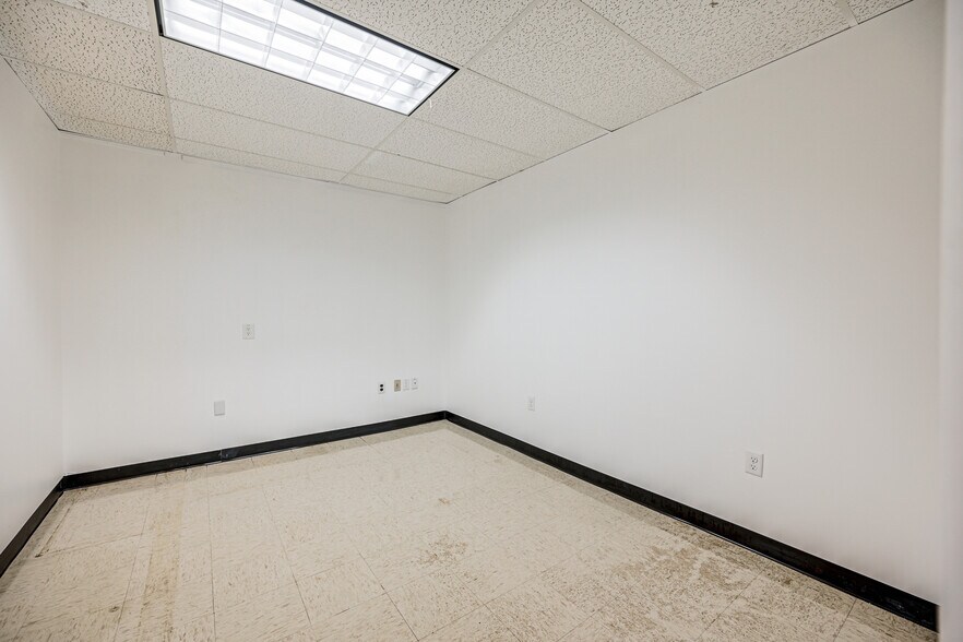 More Photos Of 20 Willow Springs Cir, York Warehouse For Sale