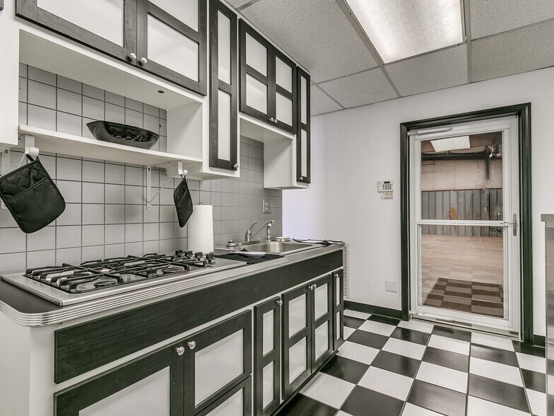 More Photos Of 1608 E State Highway 152, Mustang Warehouse For Sale