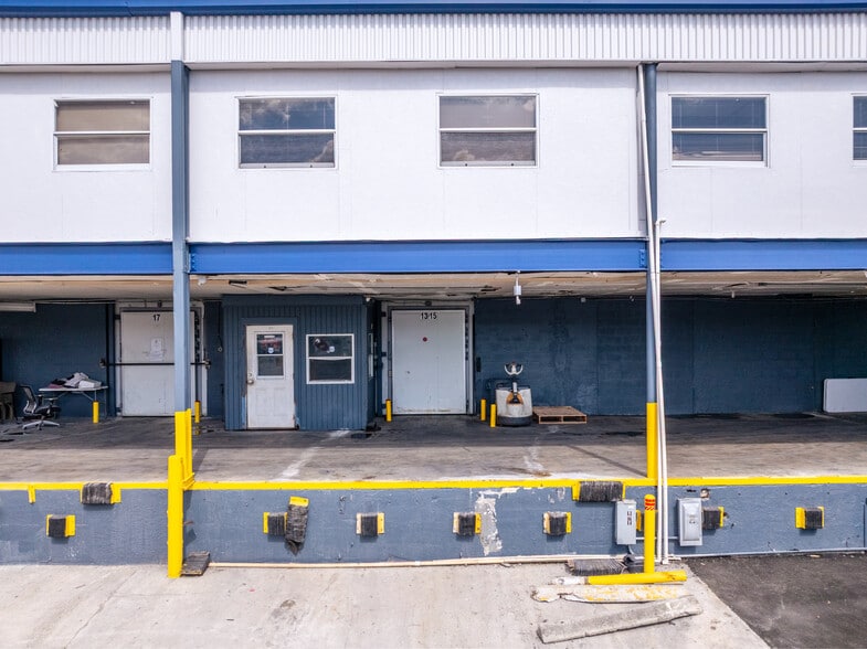More Photos Of 500 NE 185th St, Miami Refrigeration Cold Storage For Lease