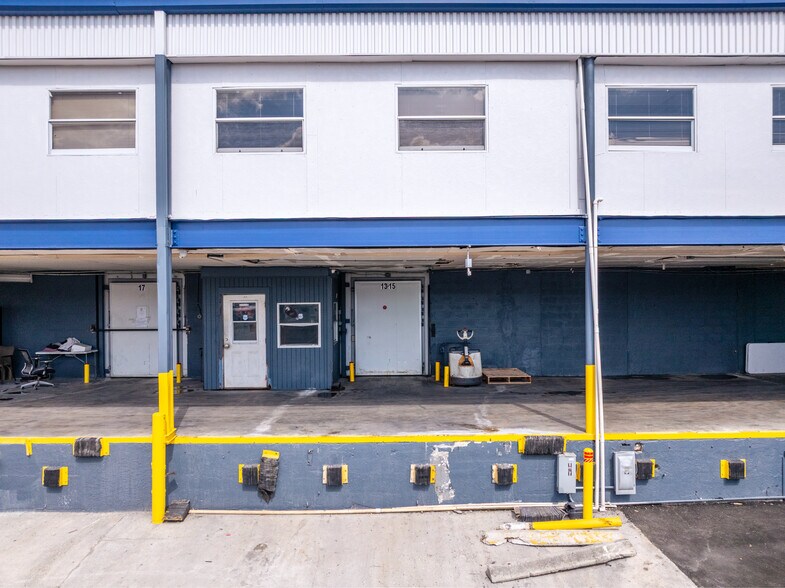 More Photos Of 500 NE 185th St, Miami Refrigeration Cold Storage For Lease
