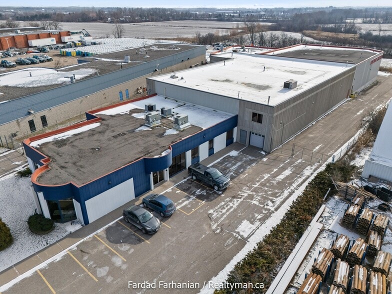 More Photos Of 42 Cardico Dr, Whitchurch-Stouffville Warehouse For Lease